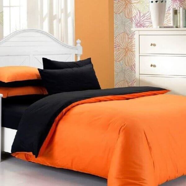 Plain Material Bedsheet With 2 Pillows 4x6